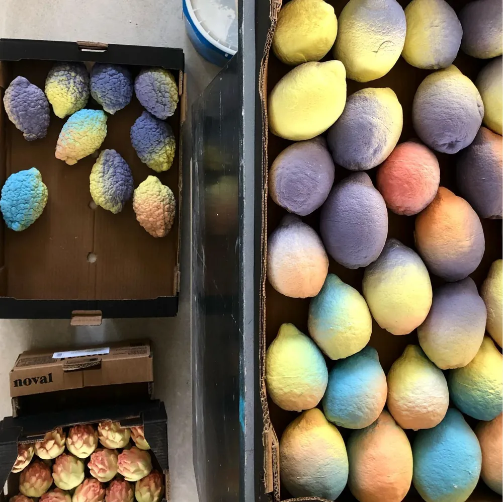 Noémi Handrick: Lemons, glazed ceramic lemons
